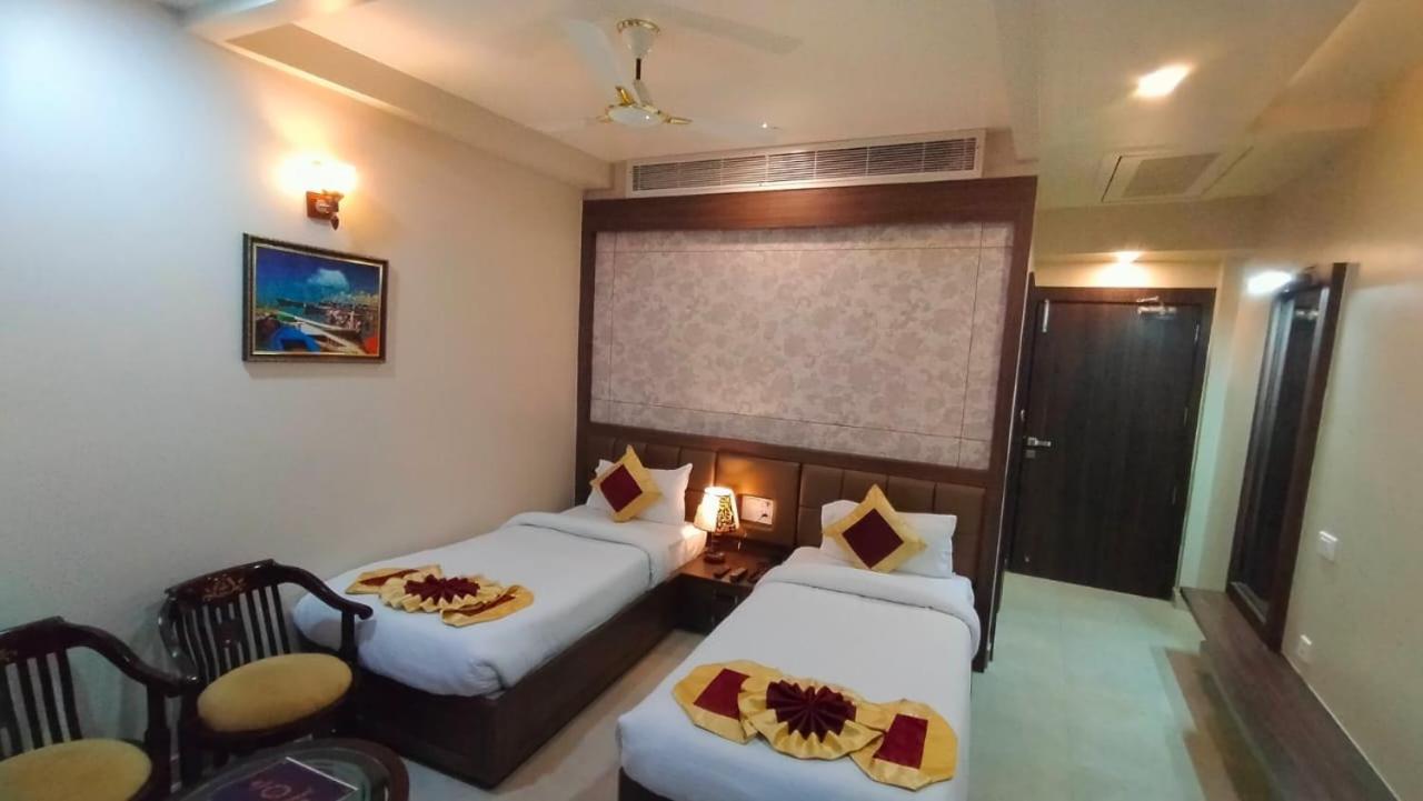 Hotel Ozas Grand Varanasi Exterior photo